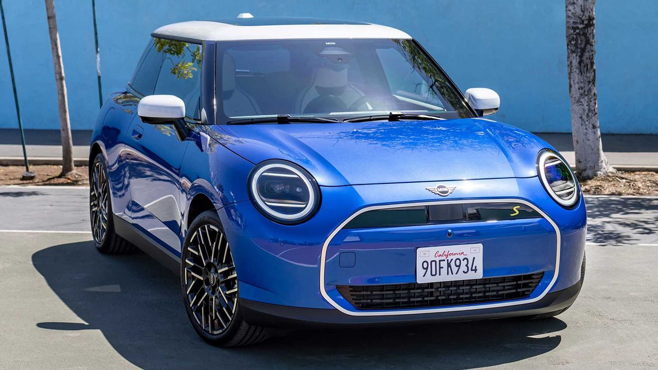 Desveladas las primeras imágenes del nuevo MINI eléctrico: más moderno y desenfadado