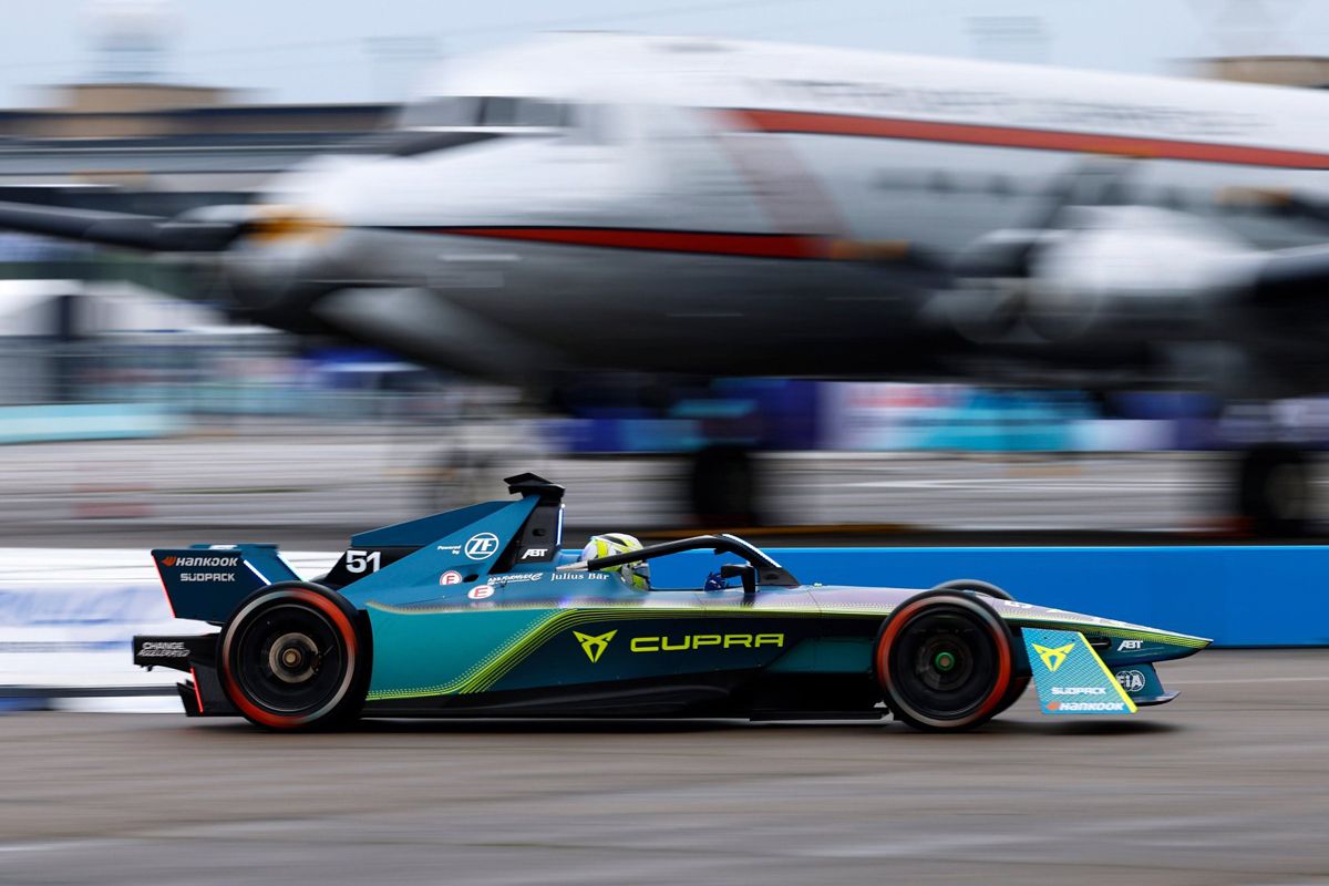 Pole de Robin Frijns, con Nico Müller segundo: la lluvia se alía con Abt CUPRA en el ePrix de Berlín