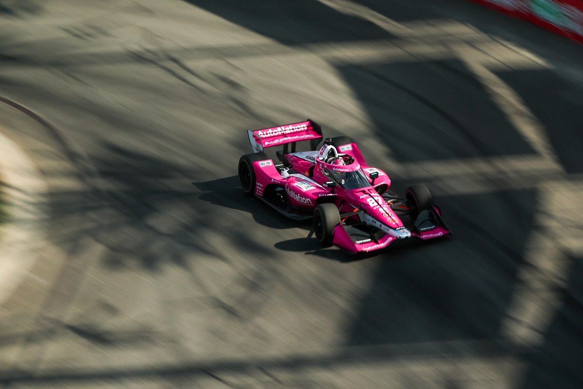 Primera pole para Kyle Kirkwood en las calles de Long Beach; segunda línea para Álex Palou