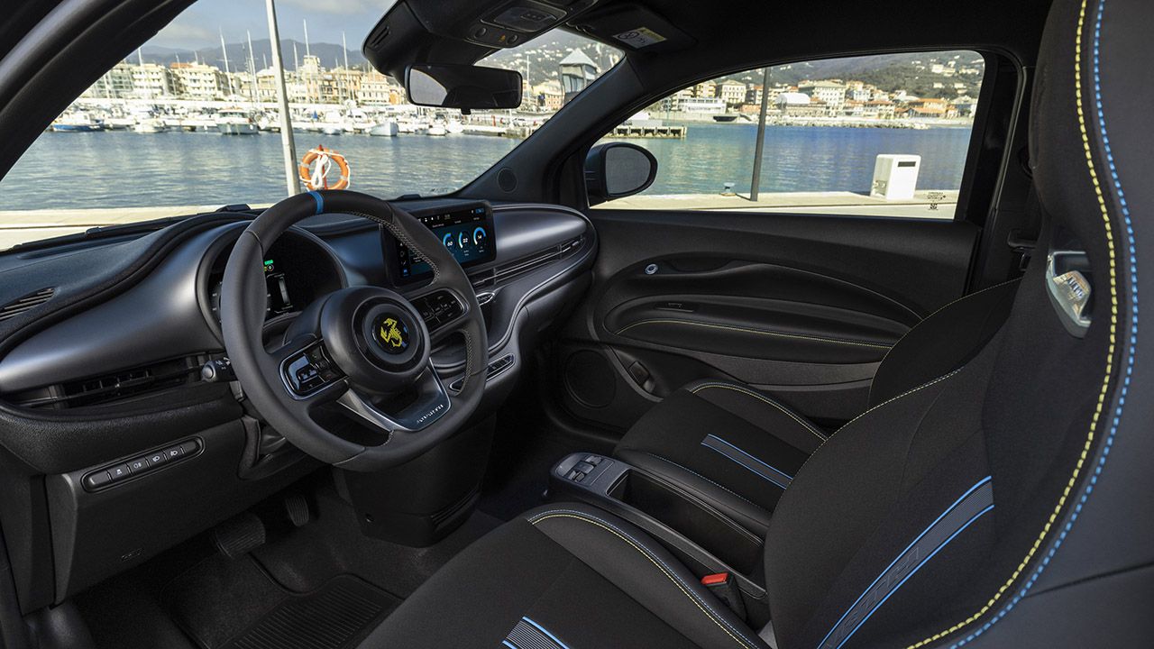 Abarth 500e - interior