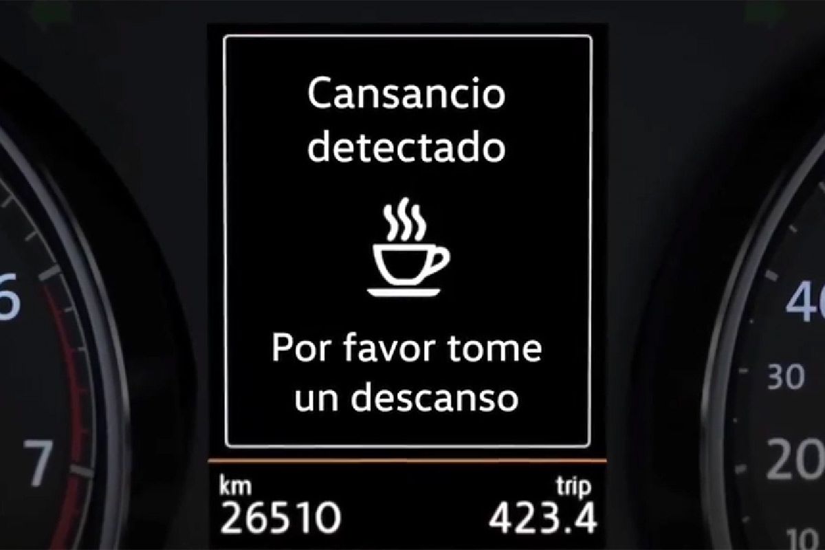 Así funciona el detector de fatiga y distracción del conductor en el vehículo