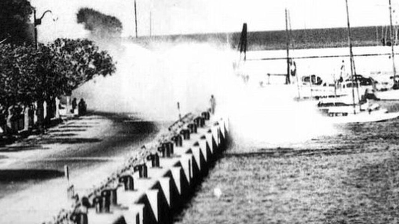 El Lancia D50 de Alberto Ascari ha caído al agua