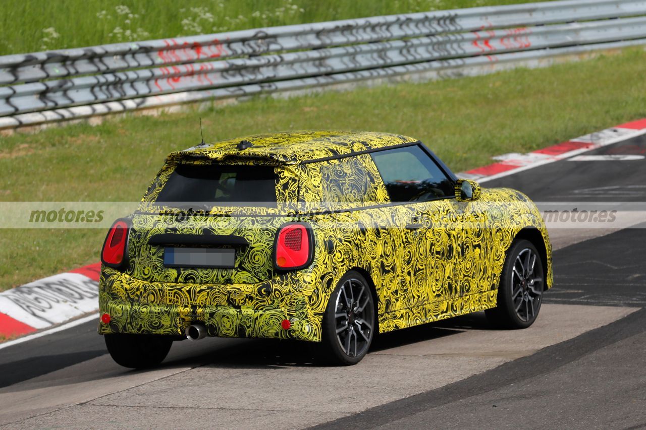 Fotos espía MINI Cooper S 2024 en Nürburgring