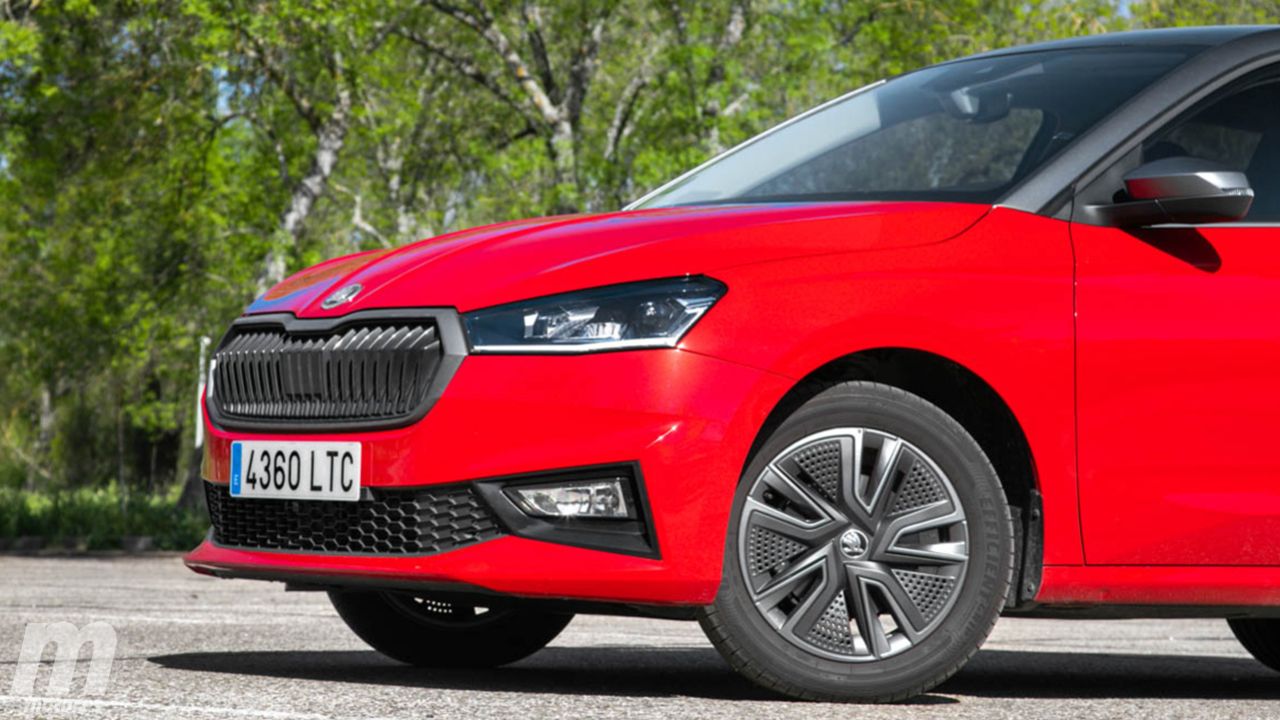 El coche más barato de Skoda quiere destronar al Peugeot 208 con los 2.300 € de descuento de esta oferta