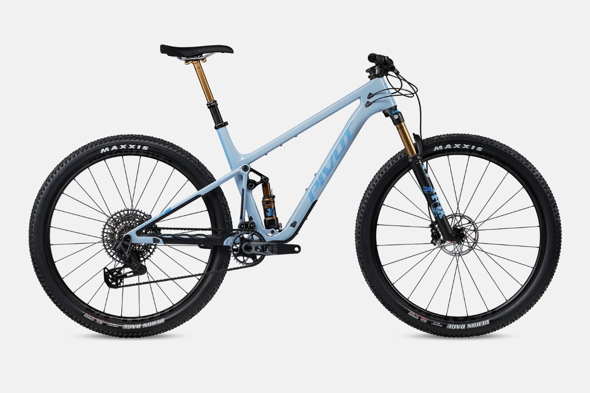 Esta belleza es la nueva Pivot Mach 4 SL, una Mountain Bike de carbono con suspensión variable y sólo 10,5 kg de peso