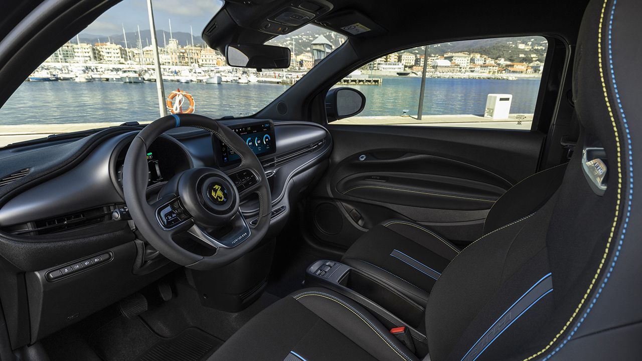 Abarth 500e - interior