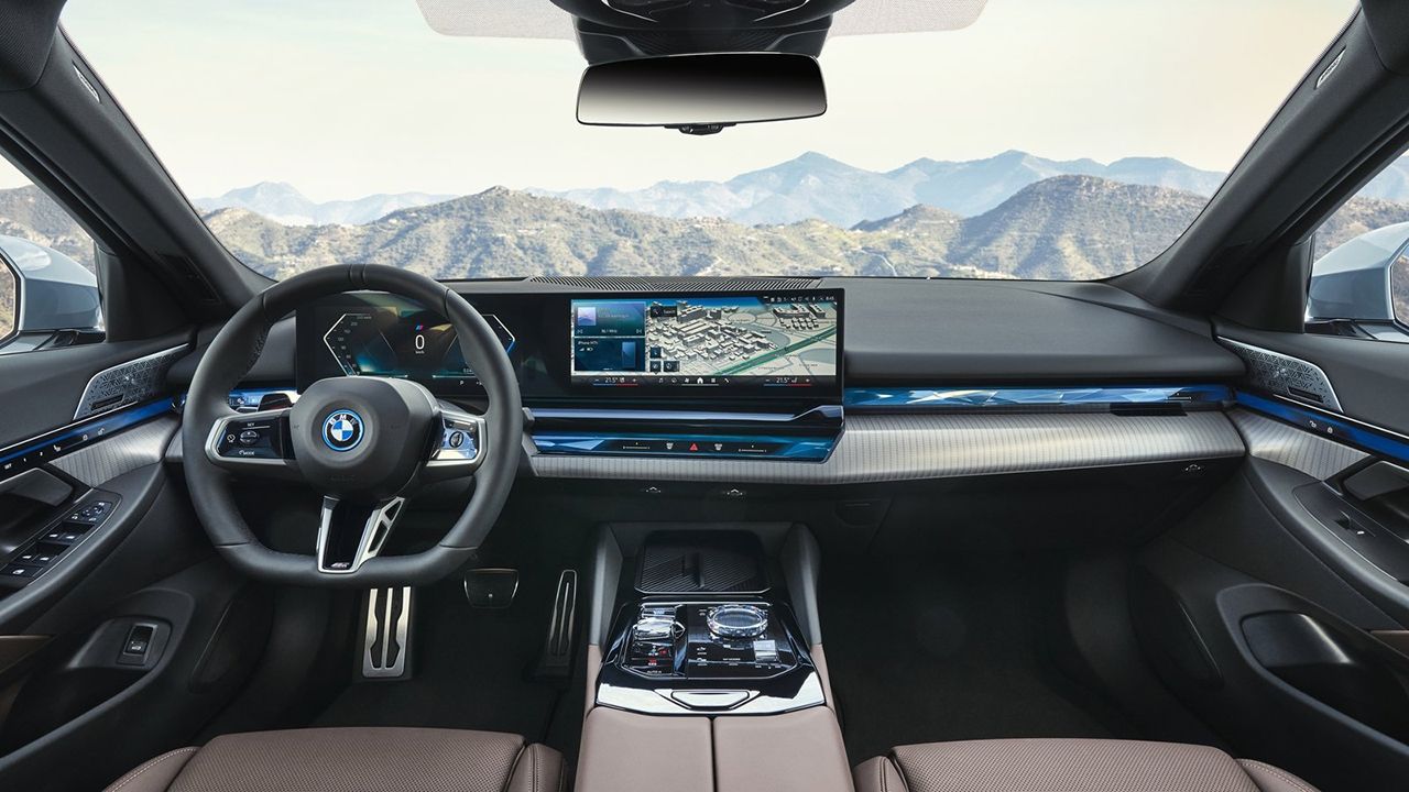 BMW i5 - interior