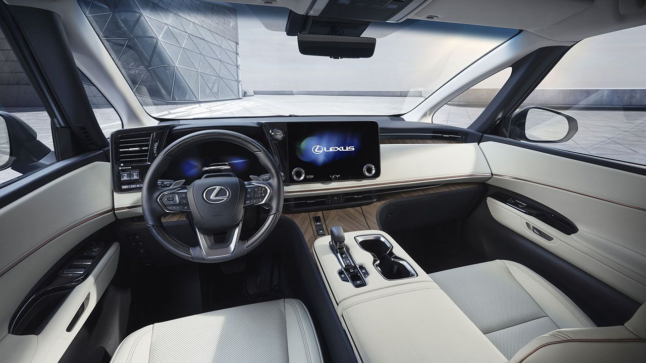 Lexus LM 350h - interior