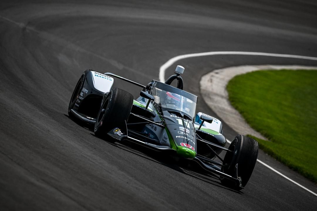 Takuma Sato arriesga y aplasta a casi 400 por hora en el velocísimo Fast Friday