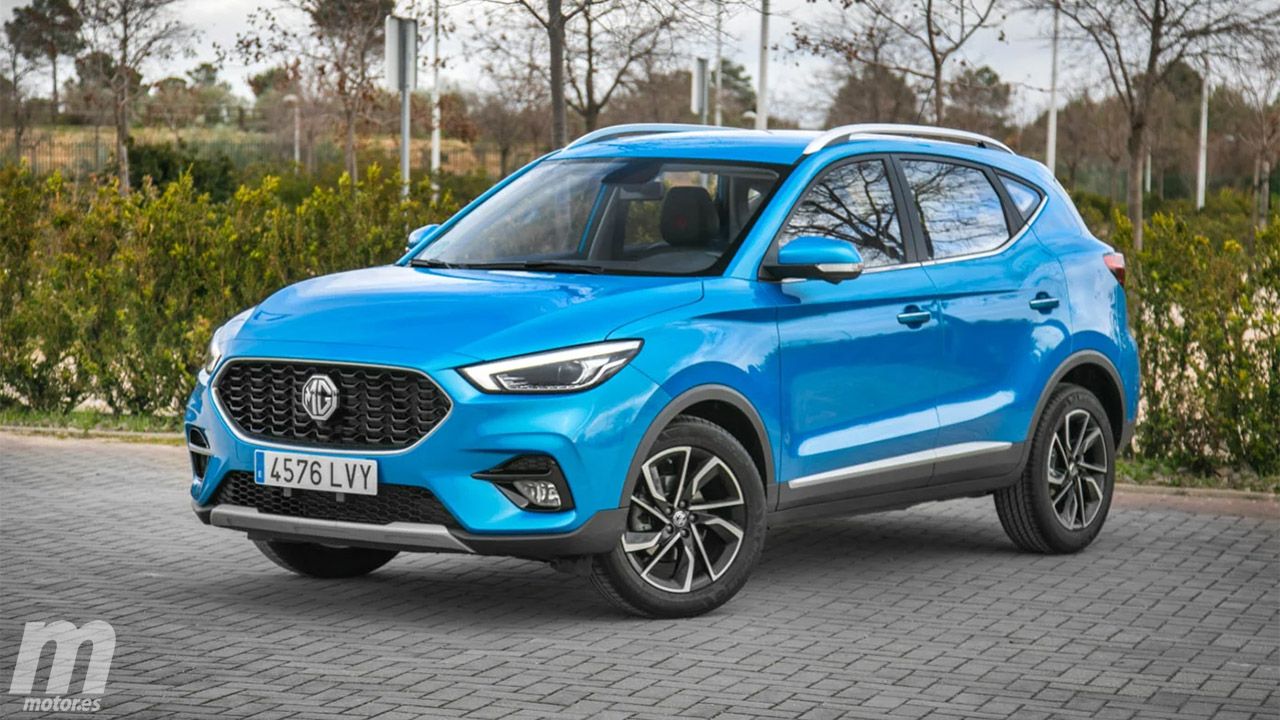 Reino Unido - Abril 2023: El SUV barato MG ZS regresa al Top 10