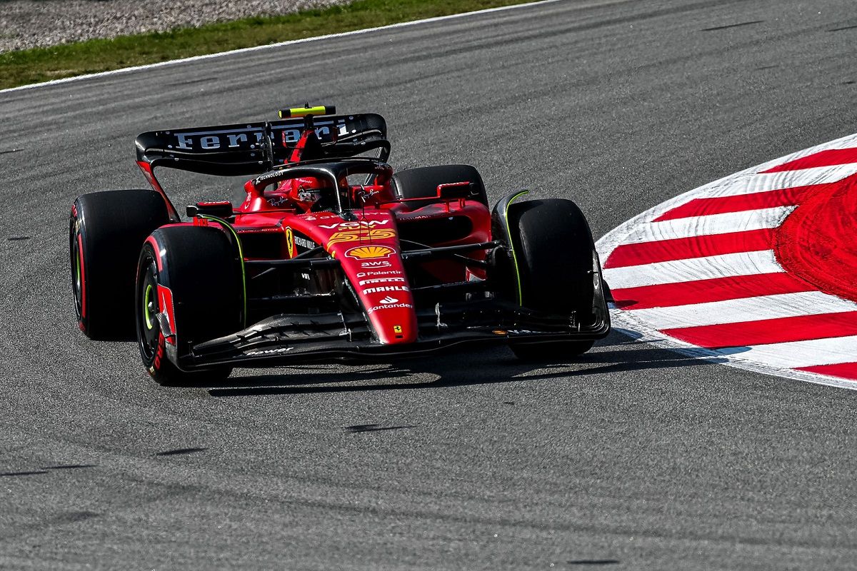 Carlos Sainz brilla con la primera línea en Barcelona: «El plan es darlo todo mañana»