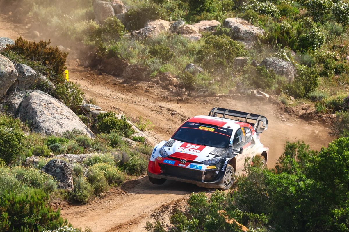 Esapekka Lappi da réplica a Seb Ogier y le quita el liderato en el Rally de Italia-Cerdeña