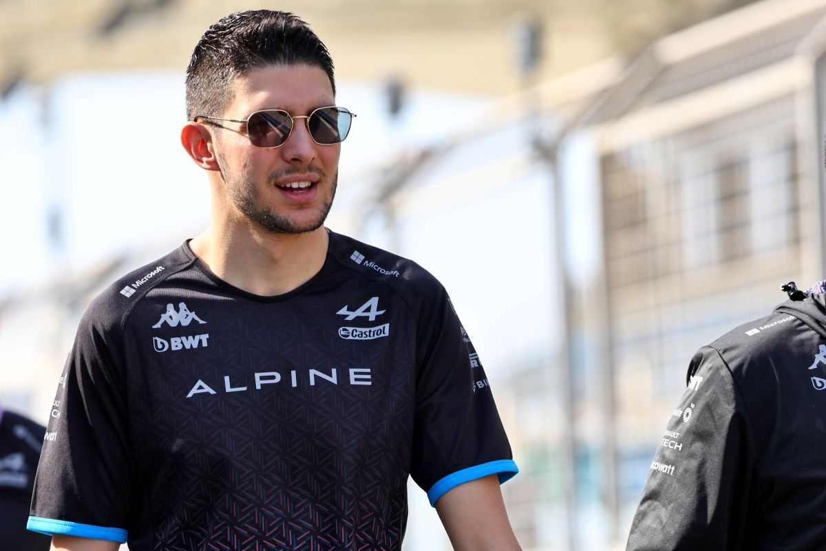 Esteban Ocon cree que la clave del éxito de Alonso es Aston Martin: «Fernando no está mejor que el año pasado»