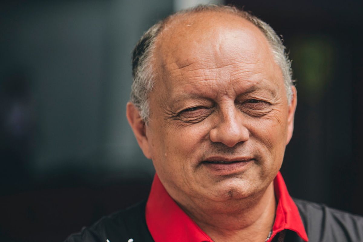 Fred Vasseur no quiere oír hablar de la renovación de Carlos Sainz: «Sería una distracción»