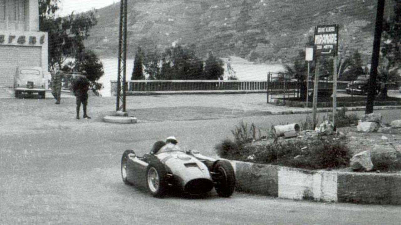 Eugenio Castellotti prueba el Lancia D50 en diciembre de 1954