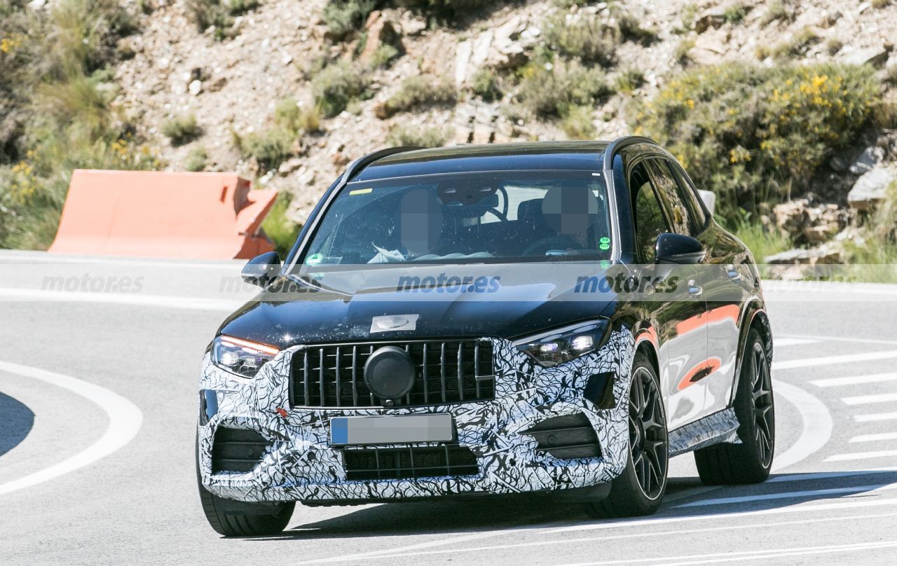 El nuevo Mercedes-AMG GLC 63 afronta sus segundas pruebas de verano revelando interesantes detalles, un SUV PHEV con casi 700 CV