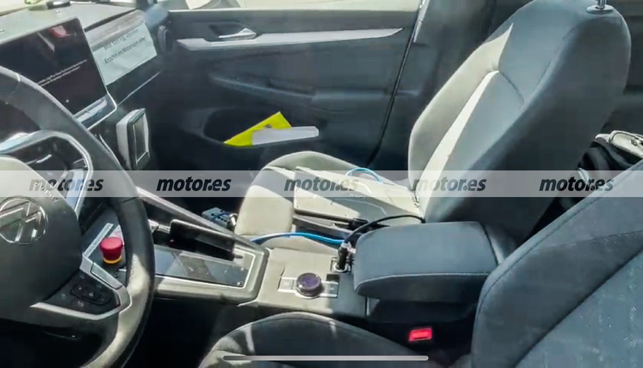 La mula del futuro Volkswagen T-Roc enseña su interior en unas interesantes fotos espía, más reveladoras de lo que parecen