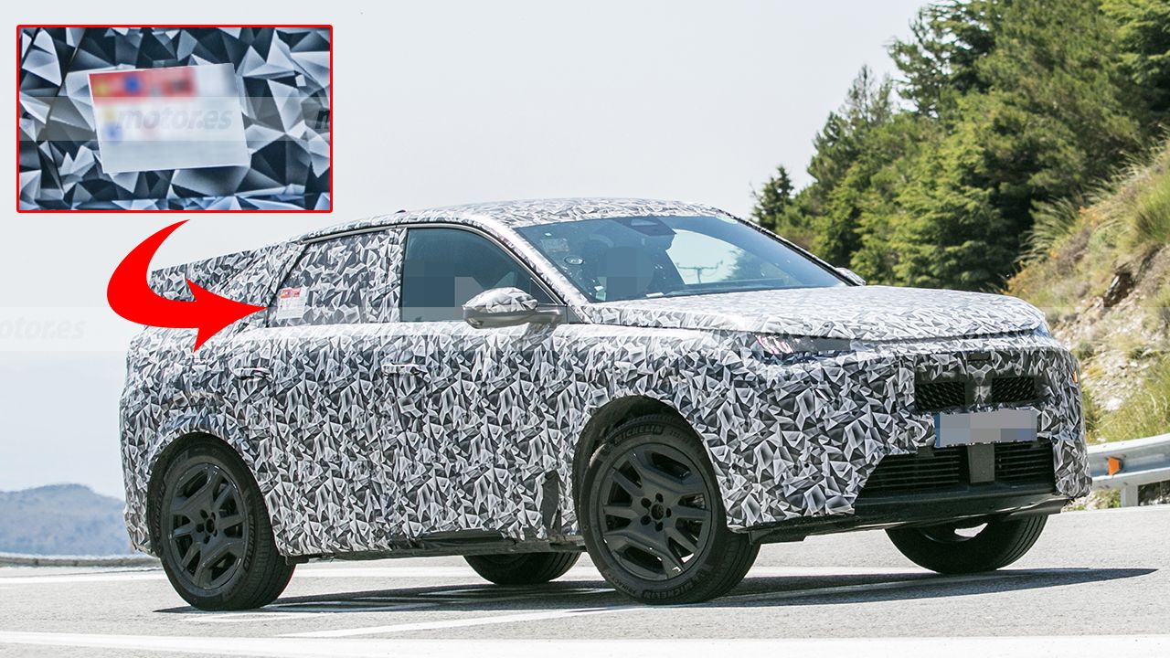 El nuevo Peugeot 3008 pierde camuflaje y el gran secreto de la versión híbrida enchufable queda al descubierto