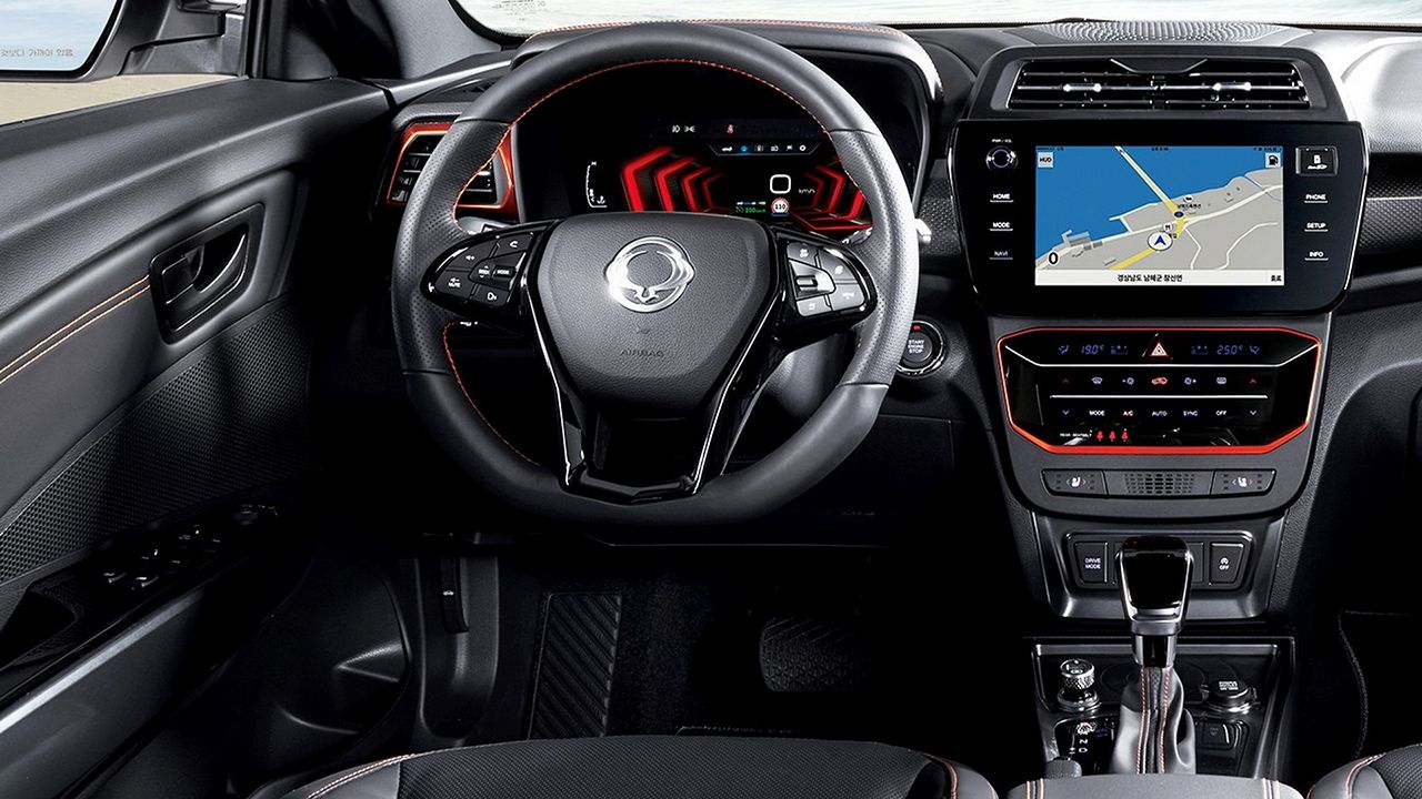 KG Mobility SsangYong Tivoli 2023 - interior