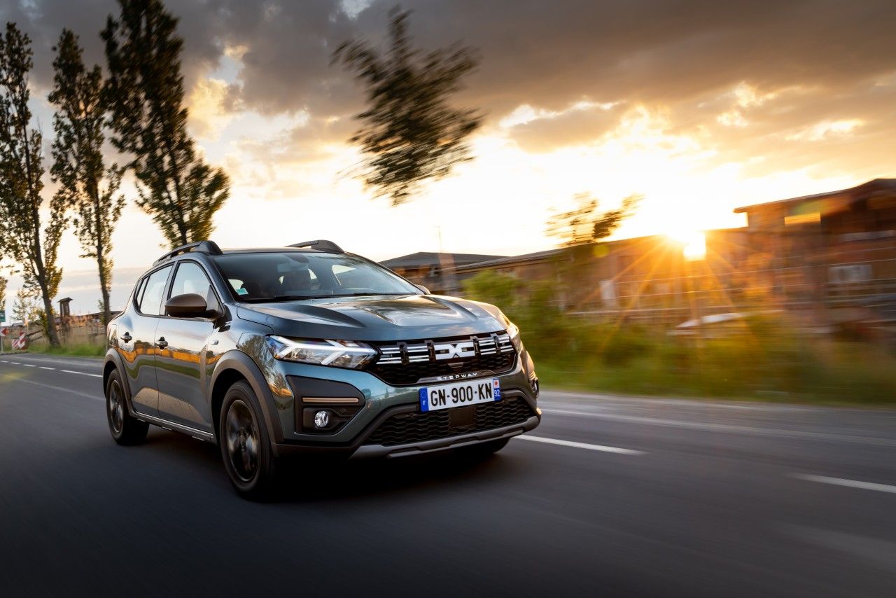 España - Mayo 2023: El Dacia Sandero busca recuperar la corona