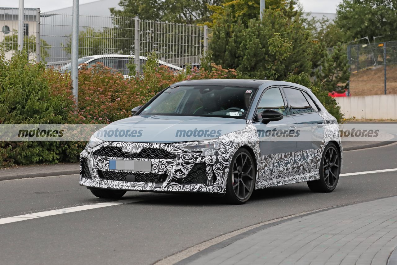 El Audi RS 3 Facelift posa en unas interesantes fotos espía en Nürburgring, el compacto deportivo descubre una novedosa imagen