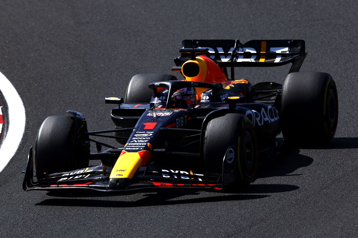 Max Verstappen gana una carrera descafeinada en Hungría; Carlos Sainz y Fernando Alonso se conforman con puntuar