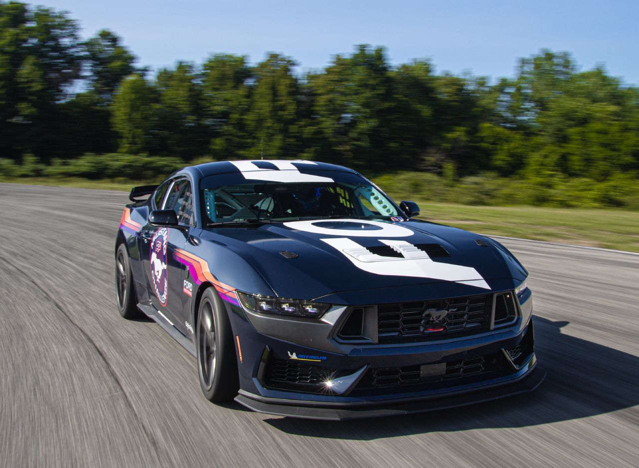 Ford Mustang Dark Horse R, un caballo de verdadera batalla que sacará lo mejor solo en circuitos