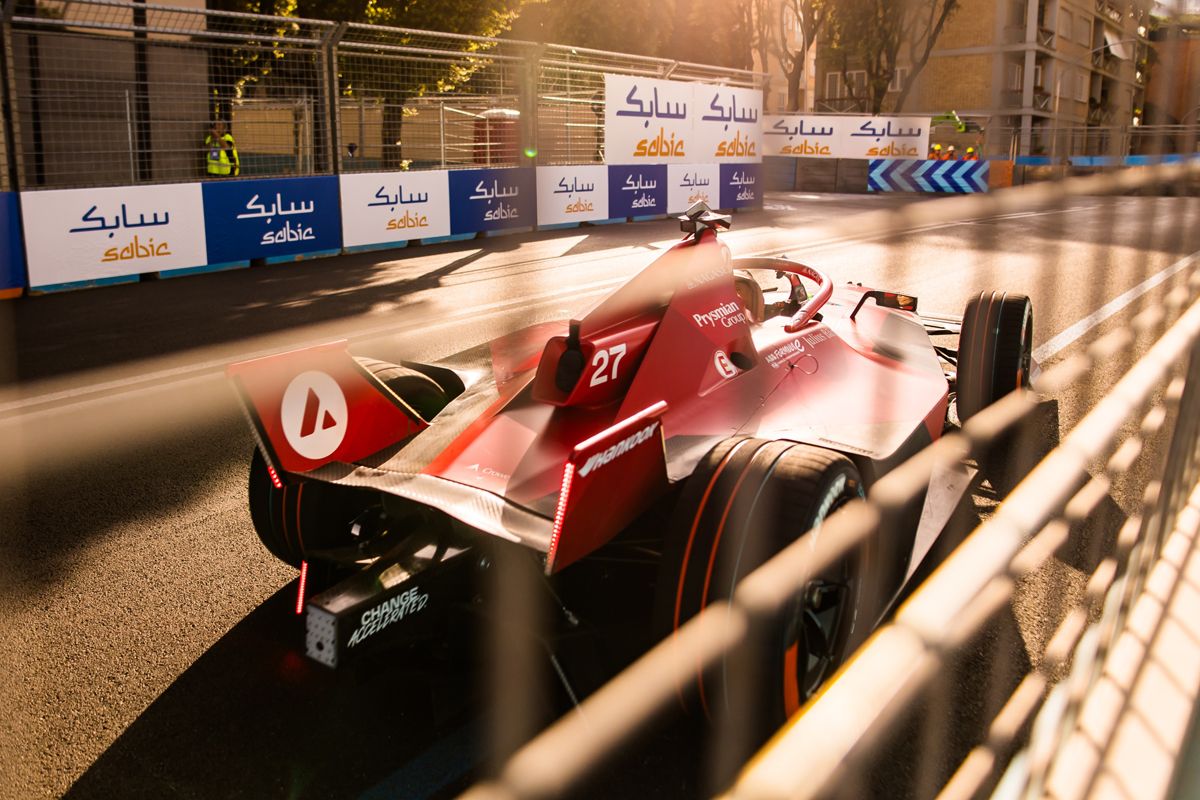 Jake Dennis supera a Nick Cassidy para lograr la pole dominical del ePrix de Roma