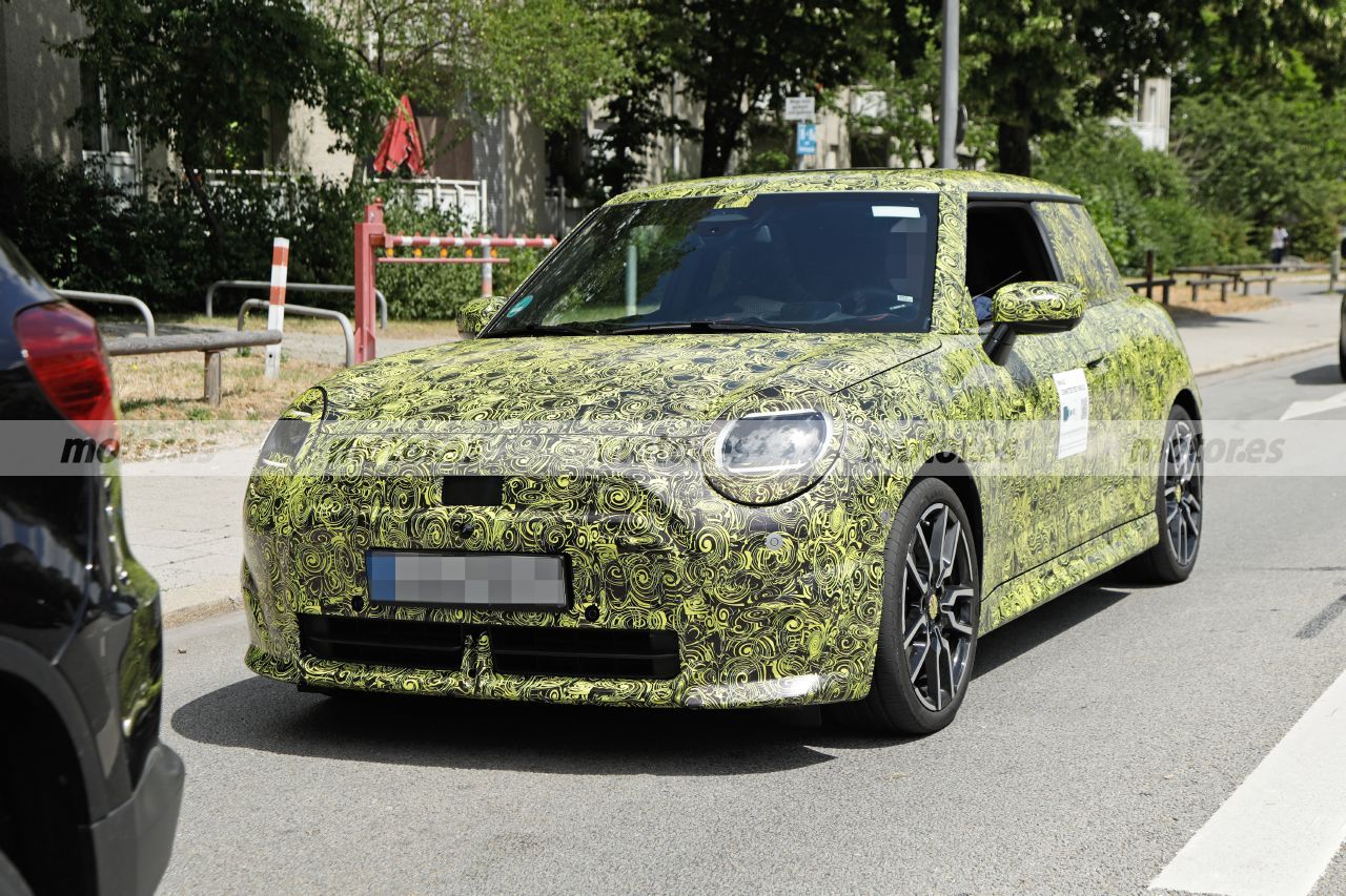 El nuevo MINI Eléctrico también tendrá versión John Cooper Works, ojo a las primeras fotos de este deportivo que llega en 2025