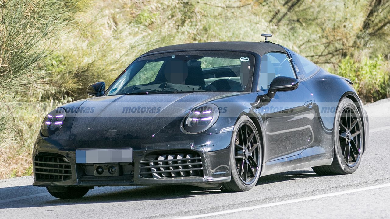 El nuevo Porsche 911 Targa 2024 es sorprendido con un interesante paragolpes y el alerón trasero desplegado