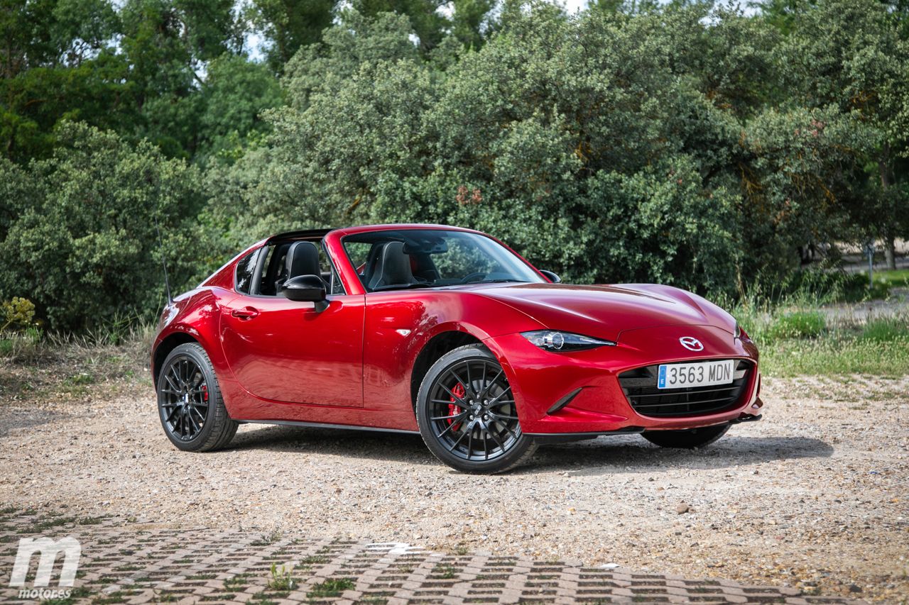 Prueba Mazda MX-5 RF 2023, más tecnológico pero igual de enamoradizo