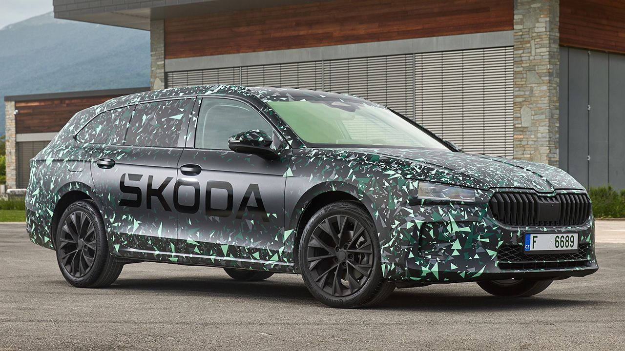 Skoda desvela las claves principales del nuevo Superb 2024, una berlina renovada por completo y electrificada