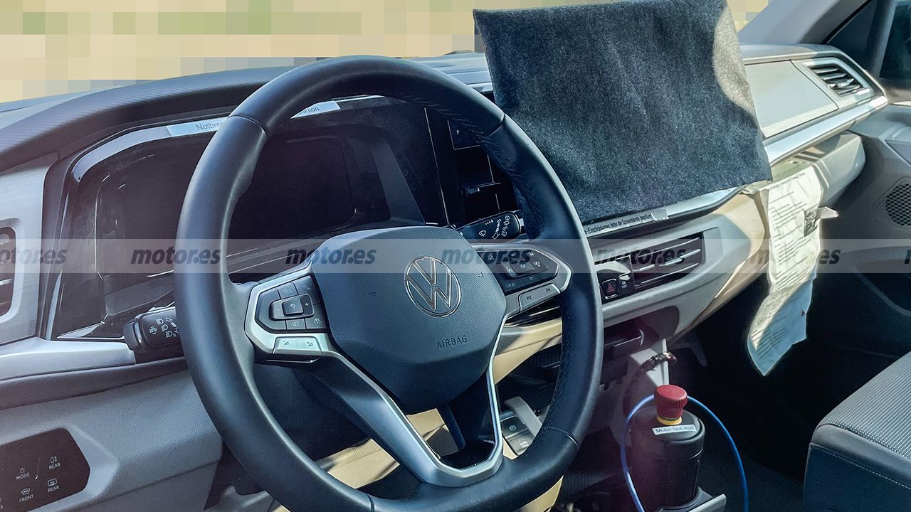 Volkswagen Multivan 2025 - foto espía interior