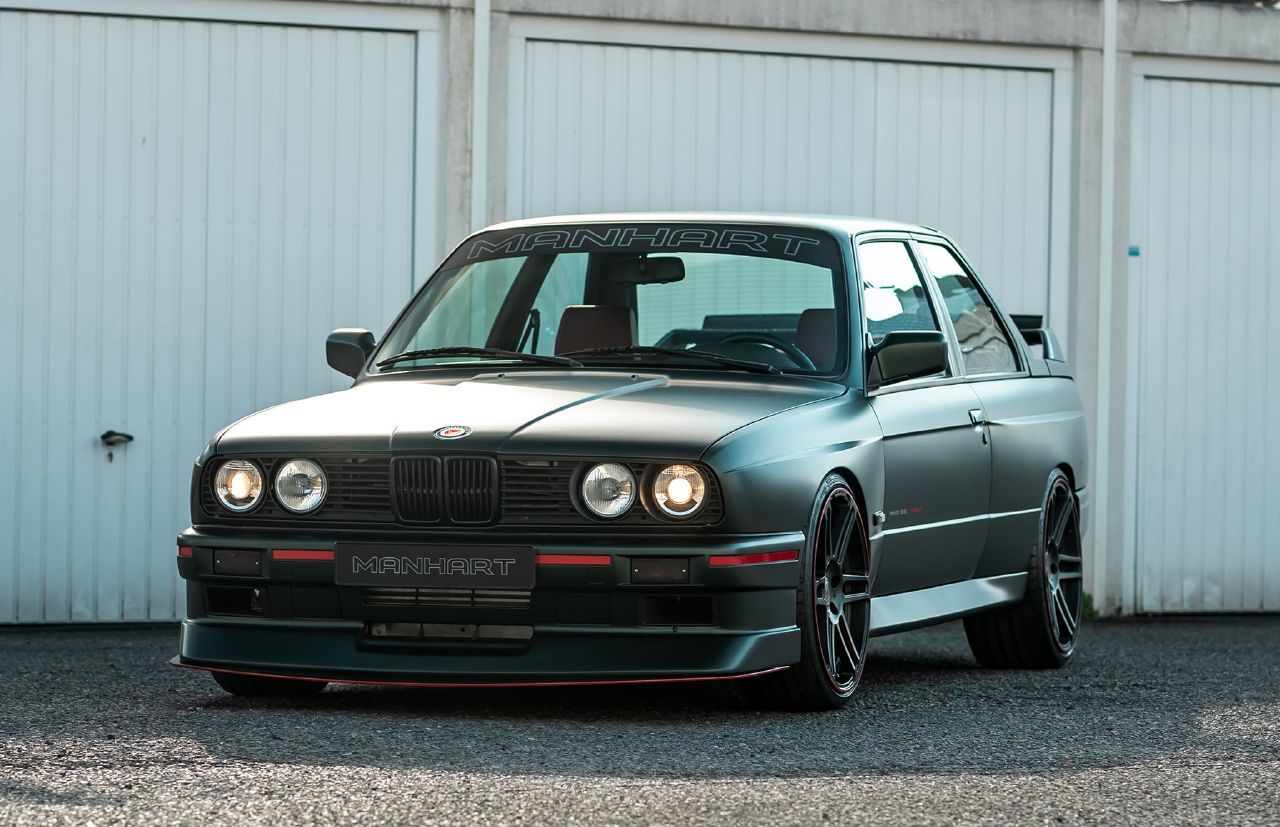 Renace una leyenda, el BMW M3 E30 vuelve de la mano de MANHART con más de 400 CV, el mismo espíritu deportivo y un detalle especial