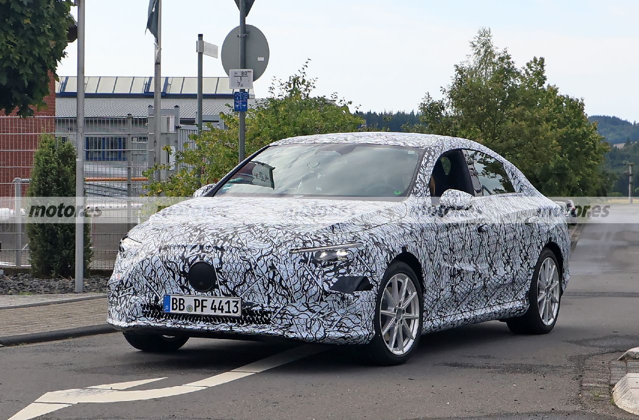 El nuevo Mercedes CLA pierde camuflaje en el ecuador de su desarrollo, el compacto eléctrico de la estrella rozará los 1.000 km de autonomía