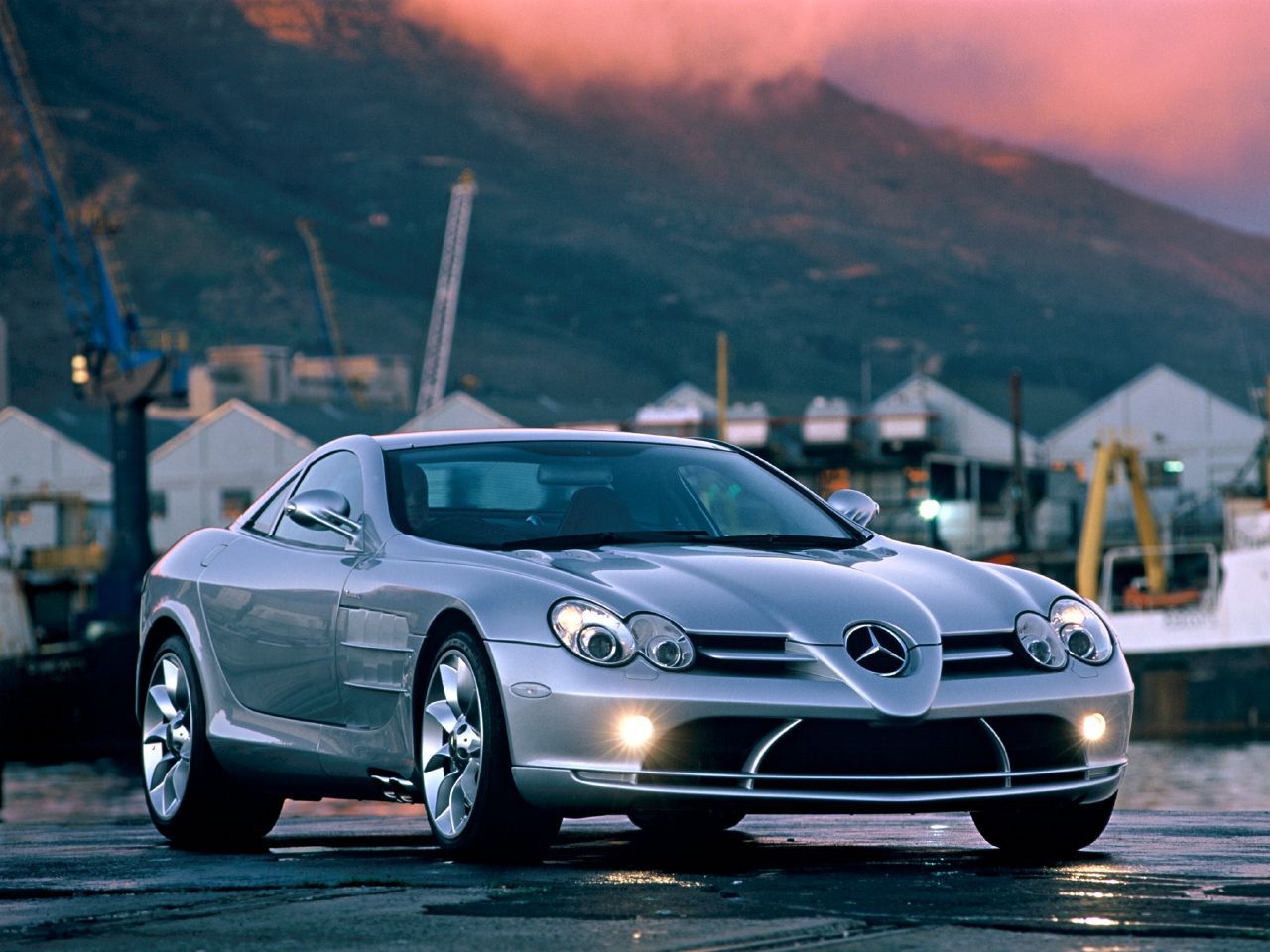 El exclusivo Mercedes SLR McLaren celebra su 20º aniversario, la historia de un superdeportivo que rompió todos los límites y esquemas