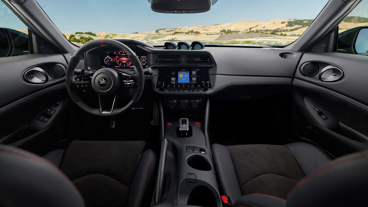 Nissan Z Nismo - interior