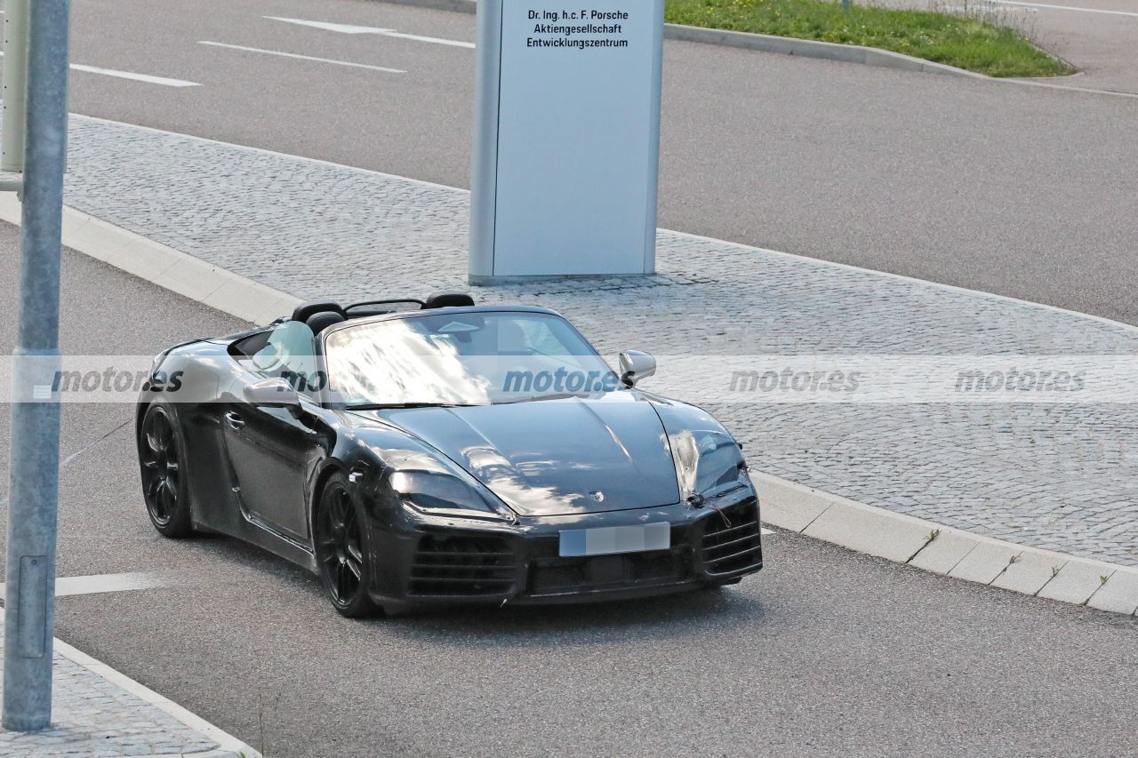 El nuevo Porsche Boxster Eléctrico posa en unas nuevas fotos espía ¡descapotado!