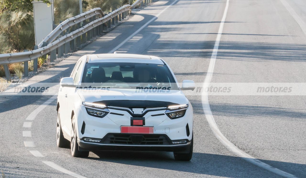 El VinFast VF 8 vuelve a ser sorprendido en pruebas, el SUV eléctrico revela un interesante detalle que aumentará su atractivo en Europa