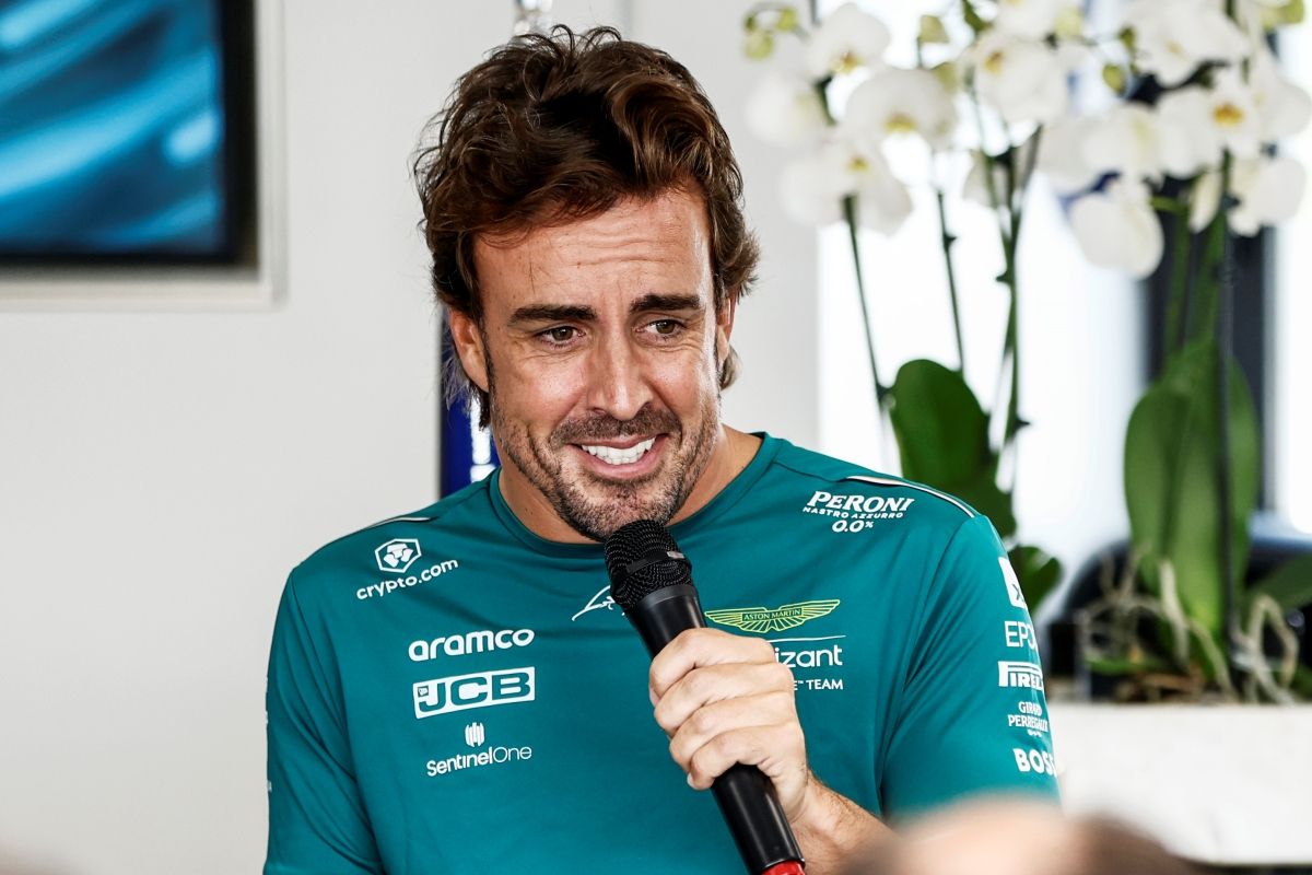 Fernando Alonso sigue pensando en 'La 33'. Y manda un aviso a Verstappen (o a quien se interponga)