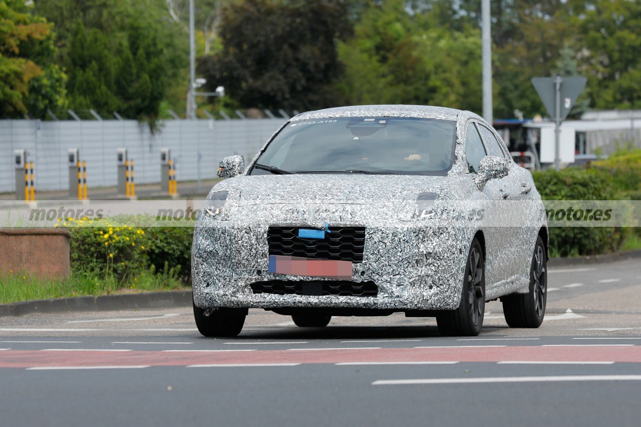 El Ford Puma 2024 insinúa su renovada imagen en nuevas fotos espía, el exitoso crossover desprende un aire más moderno y deportivo