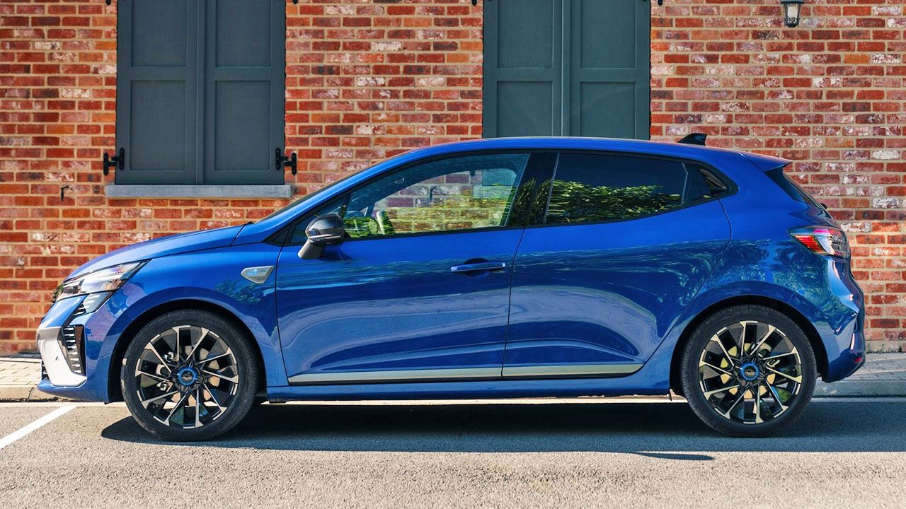 Es el gran rival del Toyota Yaris, acaba de ser actualizado y está en oferta, el híbrido del momento tiene 2.000 € de descuento