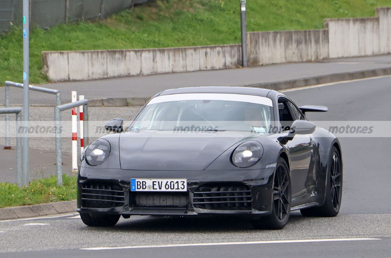 El Porsche 911 GTS Facelift vuelve a las pruebas en Nürburgring por todo lo alto, híbrido y con el paquete Aero incluido