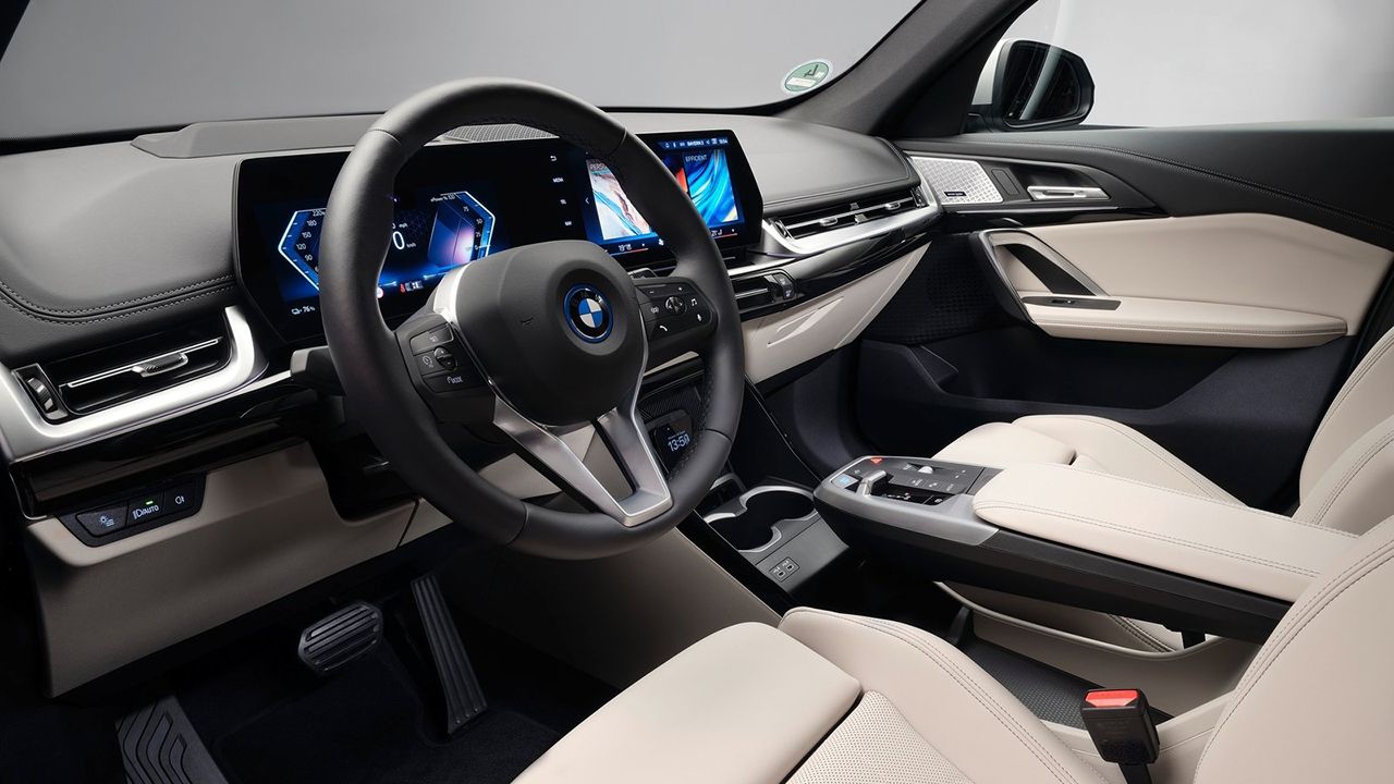 BMW iX1 eDrive20 - interior