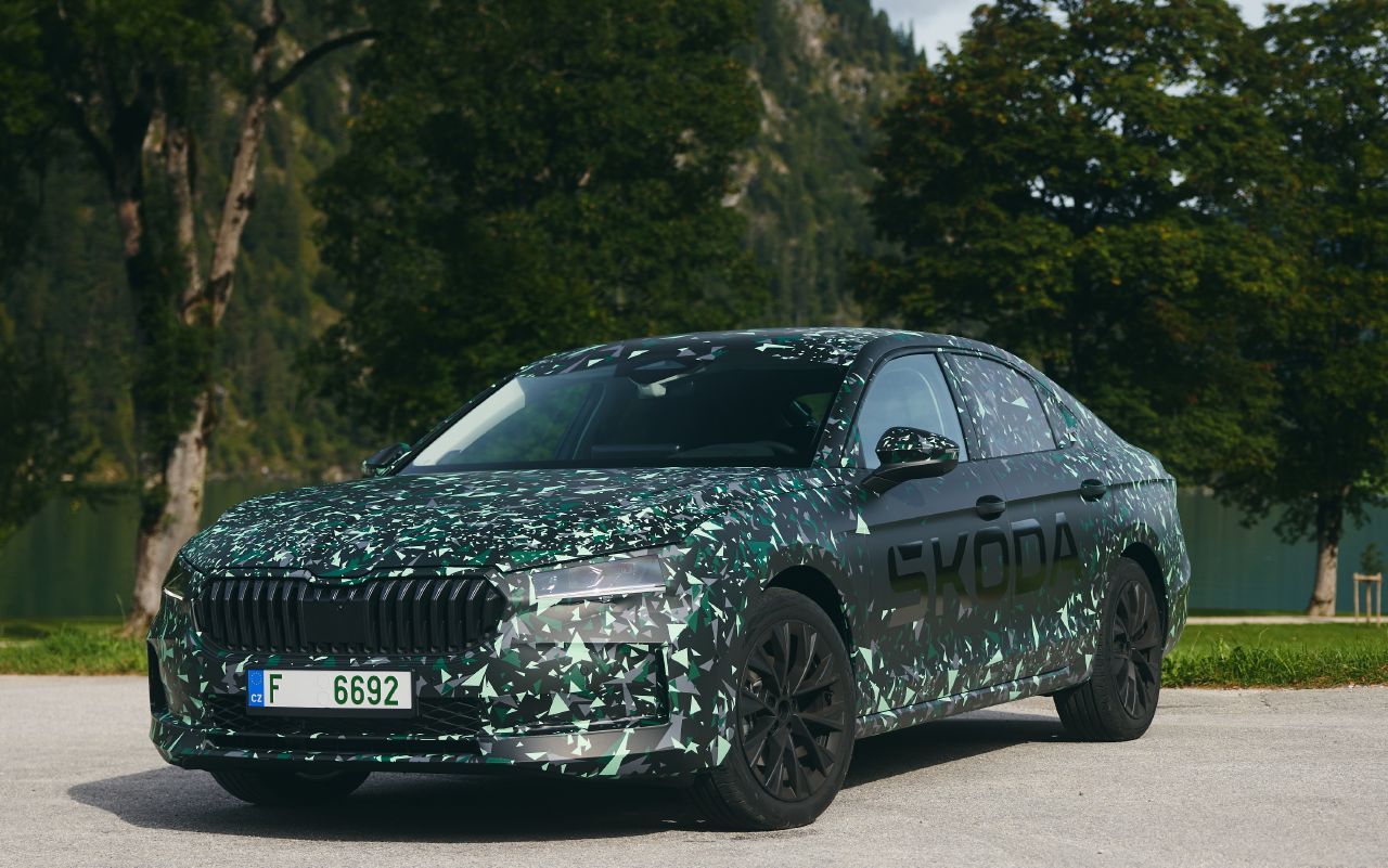 La cuarta generación del Skoda Superb confirma su llegada al mercado, todos los detalles de la berlina de lujo checa