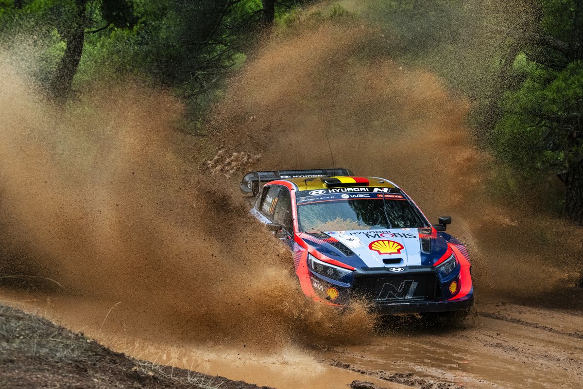 Thierry Neuville aprieta para ampliar su renta con Sébastien Ogier en el Acrópolis Rally