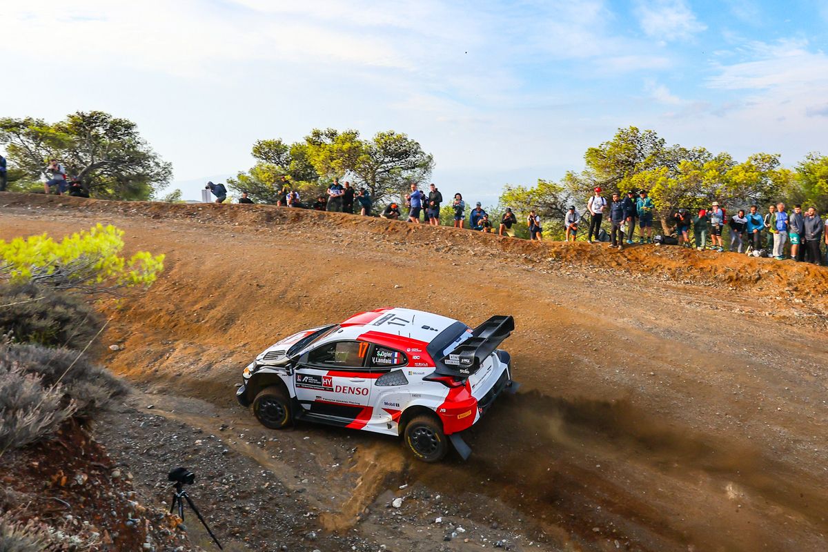 Thierry Neuville resiste al mando del Acrópolis Rally al cierre de la etapa del viernes