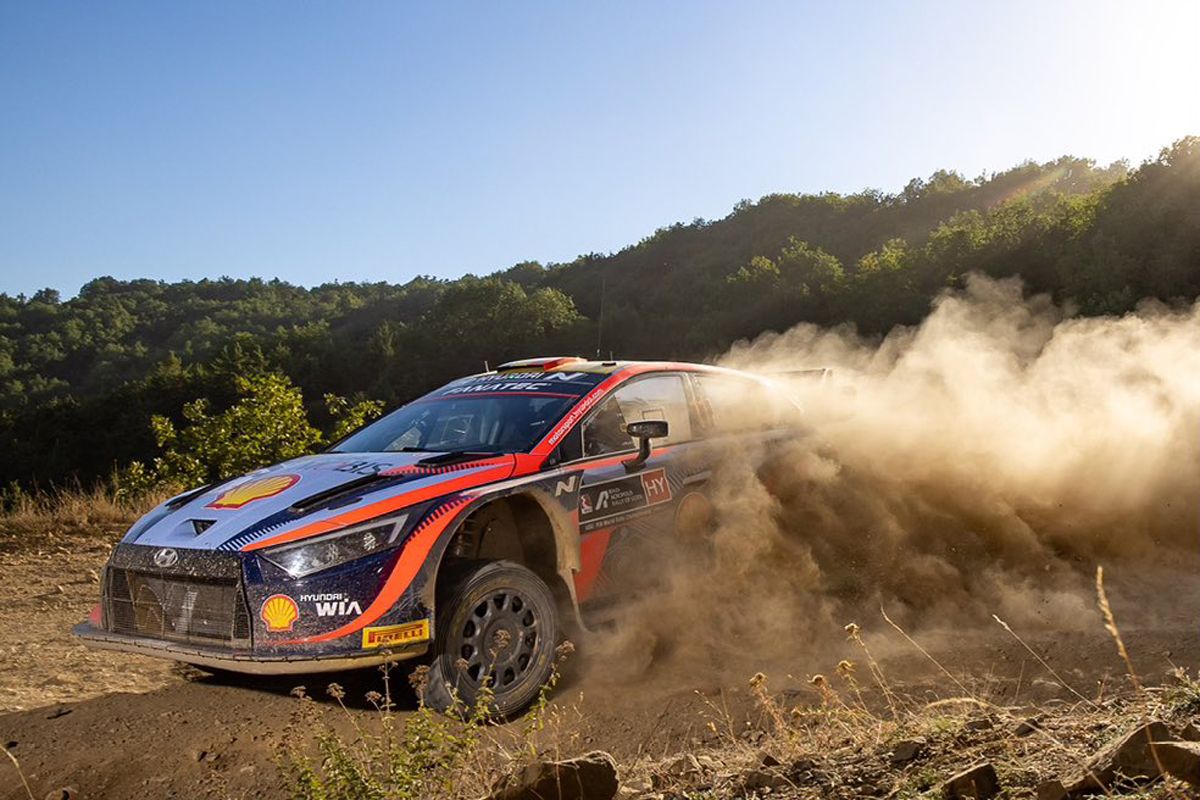 Thierry Neuville toma el mando de los primeros tramos de tierra del Acrópolis Rally