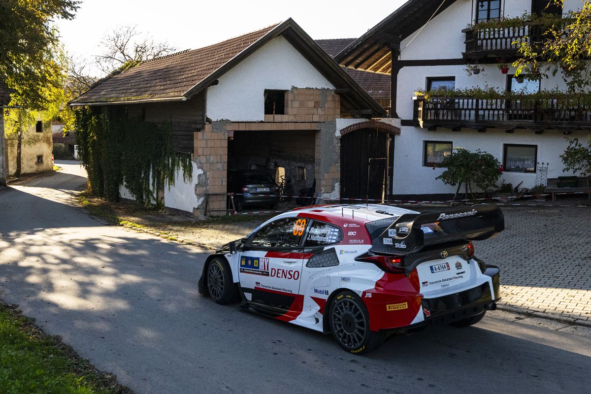 Kalle Rovanperä manda en la lluviosa matinal del viernes del Rally de Europa Central