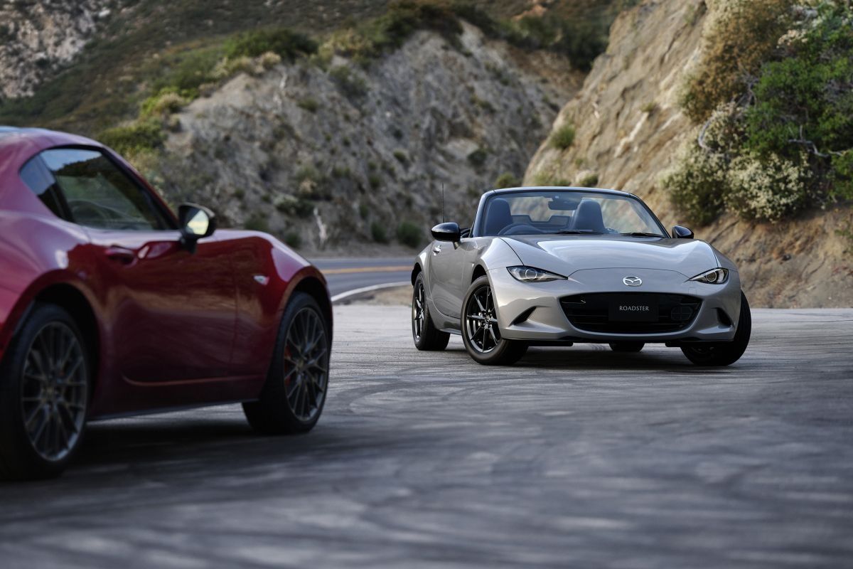 Mazda MX-5 2024, el roadster y el Targa estiran más su vida comercial con importantes novedades por fuera y por dentro